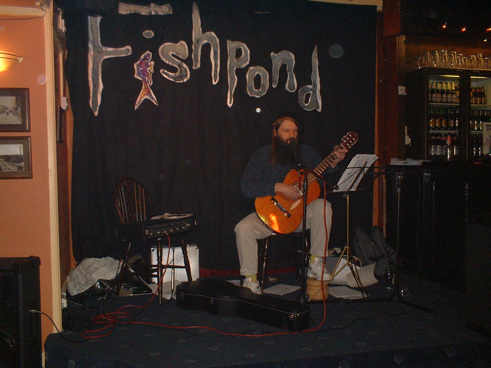 guitarist alan robinson at the fishpond matlock bath